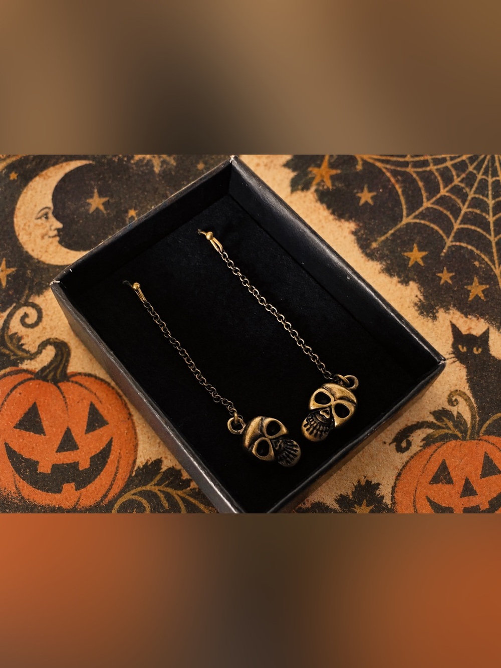 Avon Halloween Skull Dangle Earrings – New Old Stock